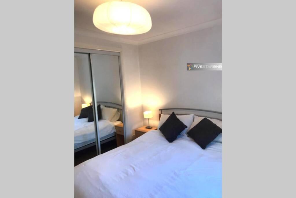에든버러 Waterfront Living In Leith With Free Parking! 아파트 외부 사진