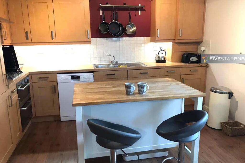 에든버러 Waterfront Living In Leith With Free Parking! 아파트 외부 사진